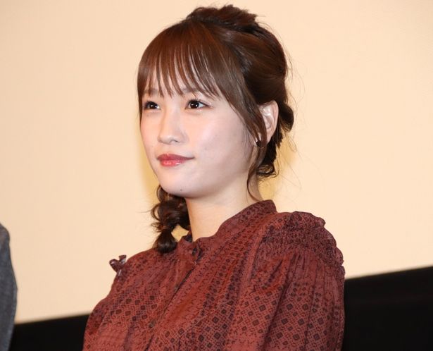 舞台挨拶に登壇した川栄李奈