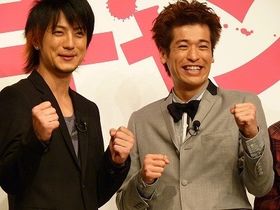 『漫才ギャング』でお笑いコンビを組む上地雄輔と佐藤隆太