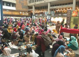 台北の駅で遭遇したインドネシアの学生たち