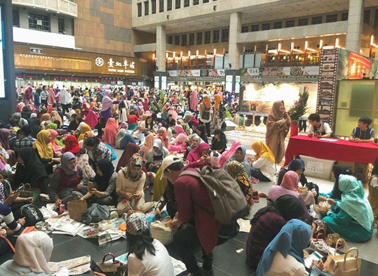 台北の駅で遭遇したインドネシアの学生たち
