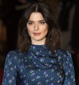 2人の子どもと仲良く歩く姿が目撃された