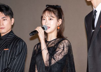 『ホットギミック ガールミーツボーイ』の初日舞台挨拶に登壇した乃木坂46の堀未央奈
