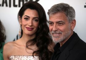 別荘近くでデートを楽しんだ夫妻