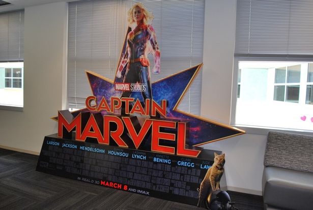 キャプテン・マーベルのパネルも設置されている