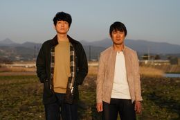 『こはく』で渋い大人の魅力を漂わせている井浦新と大橋彰