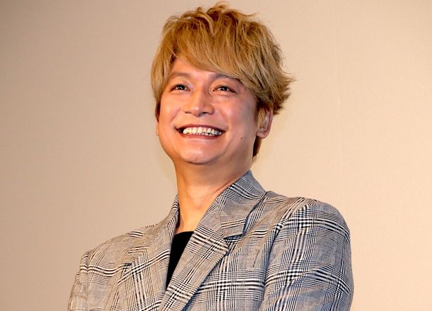 【写真を見る】香取慎吾、劇場を見渡して「幸せです」と大きな笑顔！