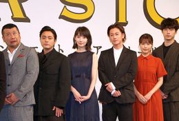 ケンドーコバヤシ、山田孝之、波瑠、佐藤健、有村架純、坂口健太郎(左から)が登壇