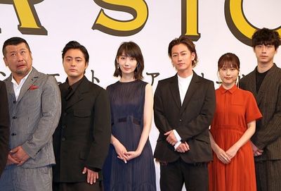ケンドーコバヤシ、山田孝之、波瑠、佐藤健、有村架純、坂口健太郎(左から)が登壇