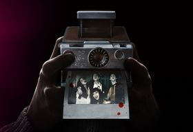 『チャイルド・プレイ』のラース・クレヴバーグ監督の出世作『ポラロイド』