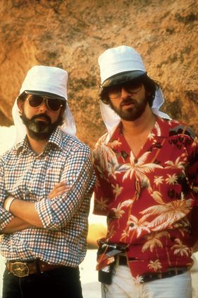 『レイダース/失われたアーク《聖櫃》』(81)撮影時のスピルバーグ(右)とジョージ・ルーカス