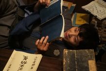藩の書庫番である春之介は、人付き合いが苦手な本の虫。そんな彼に課せられた引っ越し責任者という重圧が悲 哀とユーモアを生む