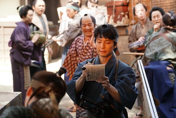 【写真を見る】すべての藩士とその家族全員が移動する引っ越し。お金も人手もないなか、春之介が断捨離を断行するさまはどこか現代的！