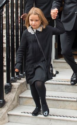 ベッカム娘ハーパー、バカンス中のファッションが話題に