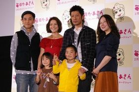 笑いと涙にあふれた『毎日かあさん』完成披露舞台挨拶試写会
