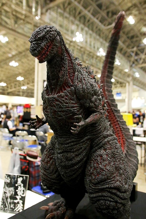【写真を見る】「ゴジラ第4形態全身オブジェ」(黒龍工房)