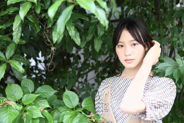 南沙良、連載第8回のテーマは“海”