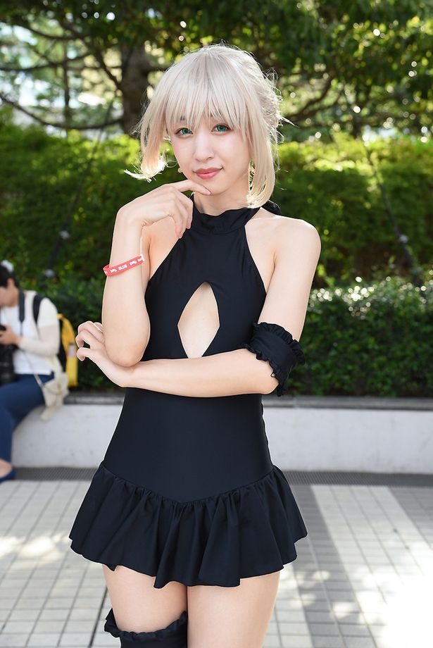 「Fate/Grand Order」のアルトリア・ペンドラゴン[オルタ]に扮する ふゆのもかさん