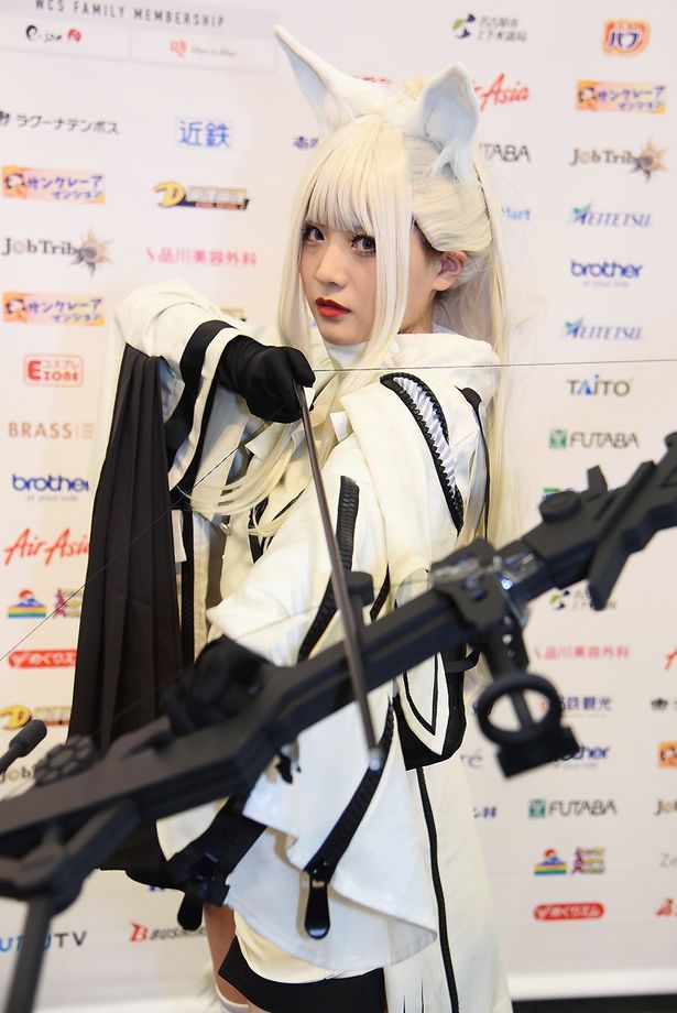 「アークナイツ」のプラチナに扮するROKAさん