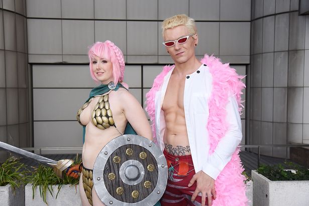 「ONE PIECE」のレベッカ(左：Nomesさん)と、ドンキホーテ・ドフラミンゴ(右：Minneyさん)