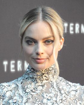 マーゴット・ロビー、プレミアでセクシーハプニング！