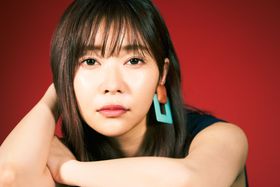 指原が演じるのは、海賊万博で司会進行のアシスタントを務める歌姫アン