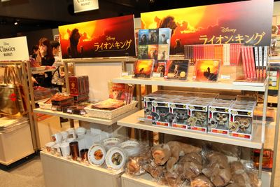 サウンドトラックやぬいぐるみなどが一堂に集結！ほしいものだらけ！