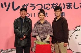 映画「ツレがうつになりまして。」の会見に登場した、左から、佐々部清監督、宮崎あおい、堺雅人