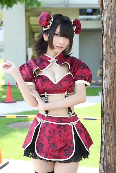 オリジナルのチャイナドレスを着こなす火将ロシエルさん