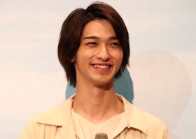 横浜流星、照れ笑い！