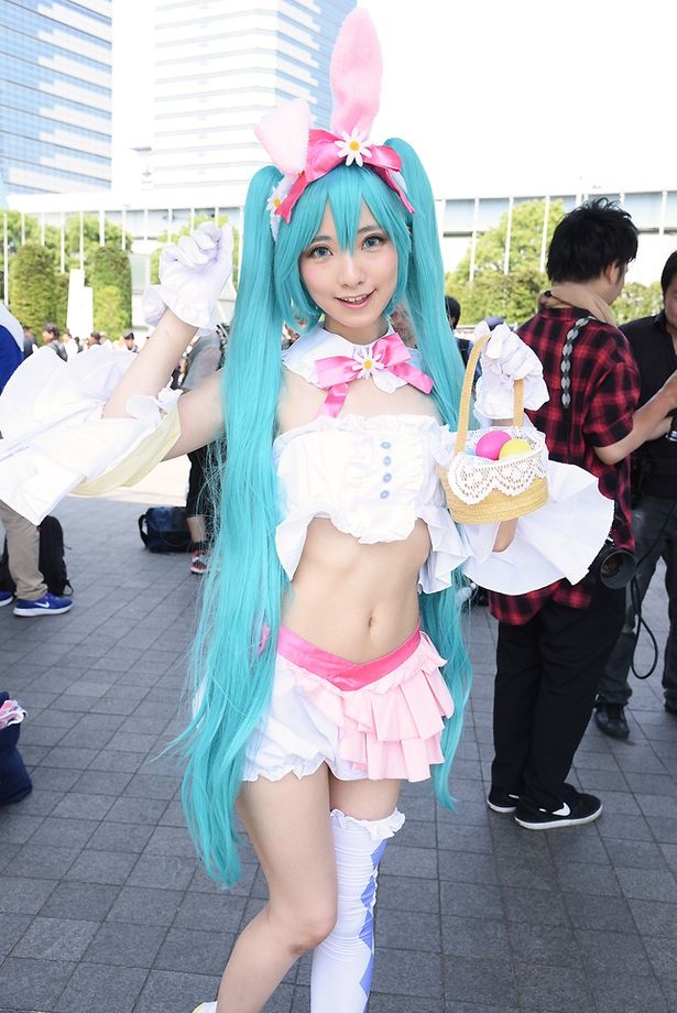 ボーカロイドの初音ミクに扮する あぷさん