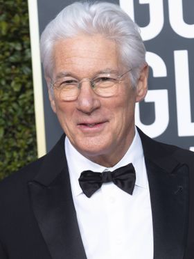 パパになったリチャード・ギアのお腹に衝撃…