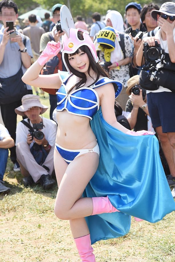 【写真を見る】「ドラゴンボール」のチチに扮する伊波ユリさんをはじめ、魅力的なコスプレイヤーがずらり！再現度高すぎな悟空も必見＜写真20点＞