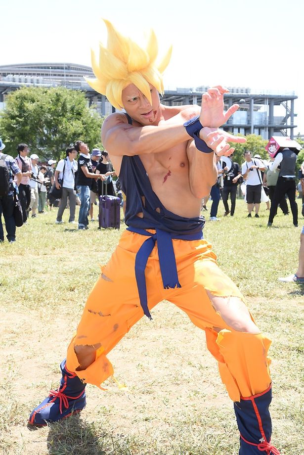 「ドラゴンボール」の孫悟空に扮するkenさん