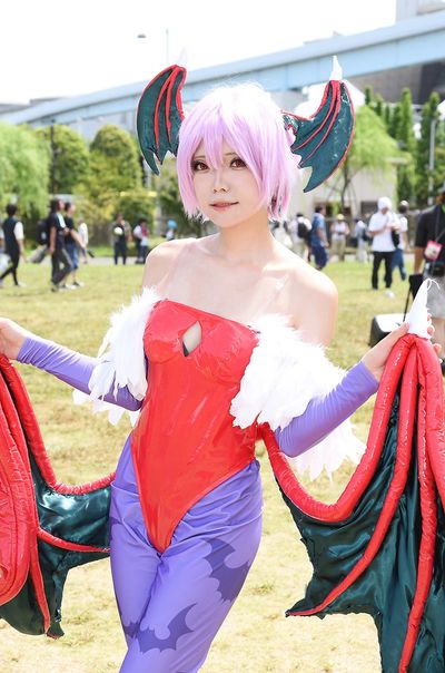 「ヴァンパイア セイヴァー」のリリスに扮する りもねさん