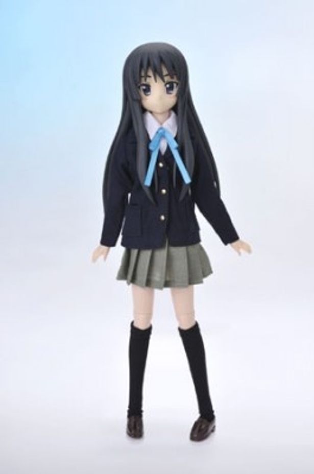 【写真】こちらが桜が丘女子高等学校の制服を着用した秋山澪