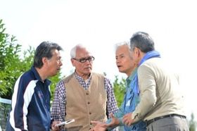 主人公の仲間として登場する黒部進(左から2人目)