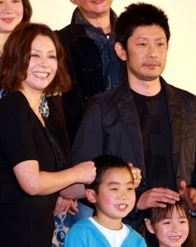 『毎日かあさん』でファミリーを演じた小泉今日子と永瀬正敏たち