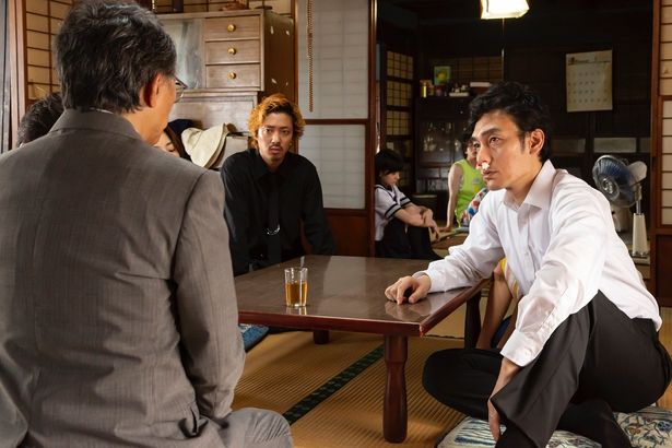 鼻にティッシュを突っ込んだ笑える姿も披露している