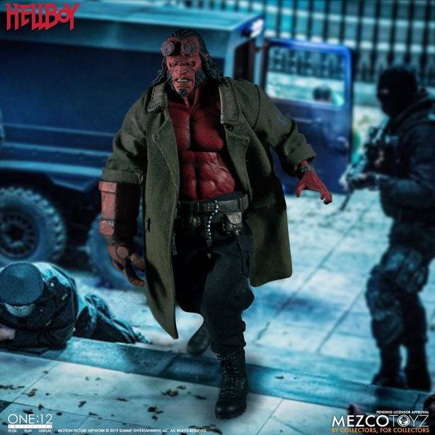 トレードマークのダスターコートを羽織った姿も(「ワン12コレクティブ/ HELLBOY: ヘルボーイ 1/12 アクションフィギュア」)