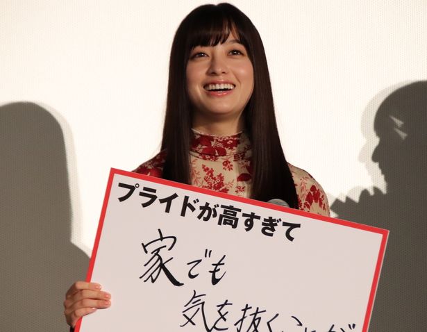 舞台挨拶に登壇した橋本環奈