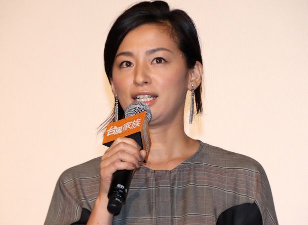 舞台挨拶に登壇した尾野真千子