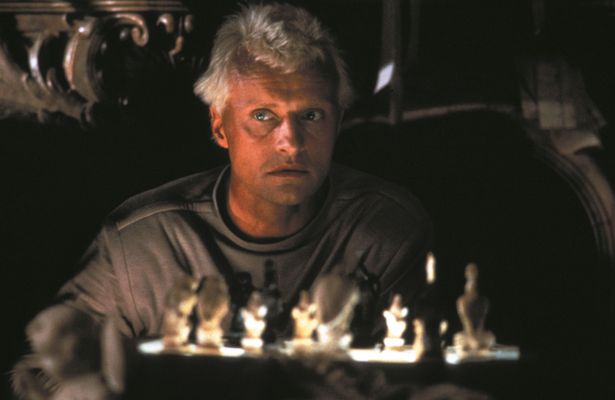 ルトガー・ハウアーが演じるのはレプリカントのリーダー、ロイ・バッティ