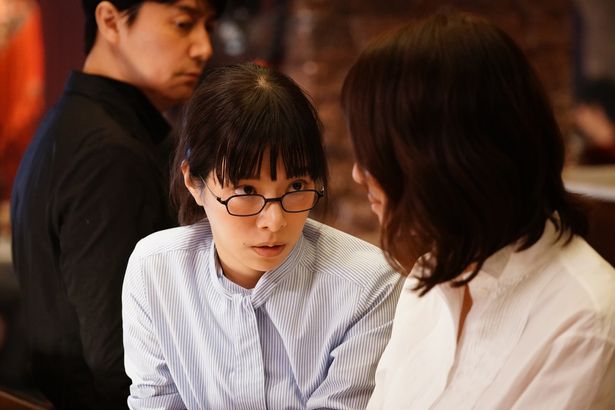 蒔野のマネージャーである三谷早苗役には桜井ユキ
