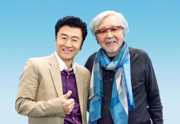 山田洋次監督とのツーショットを決める、シリーズ大ファンの桑田