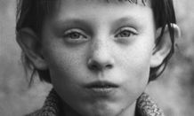 『ニーチェの馬』(11)の鬼才タル・ベーラが4年の歳月をかけて完成させた『サタンタンゴ』