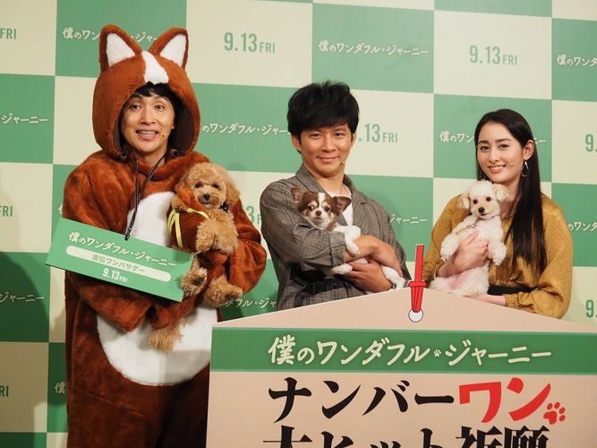 アンジャッシュと早見あかりが愛犬と大ヒット祈願！「犬を飼っていない人にも観てほしい！」