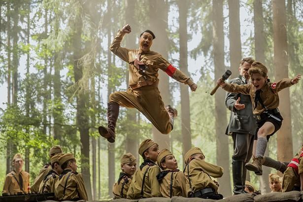 『ジョジョ・ラビット』ではワイティティ監督自らヒトラーを演じた