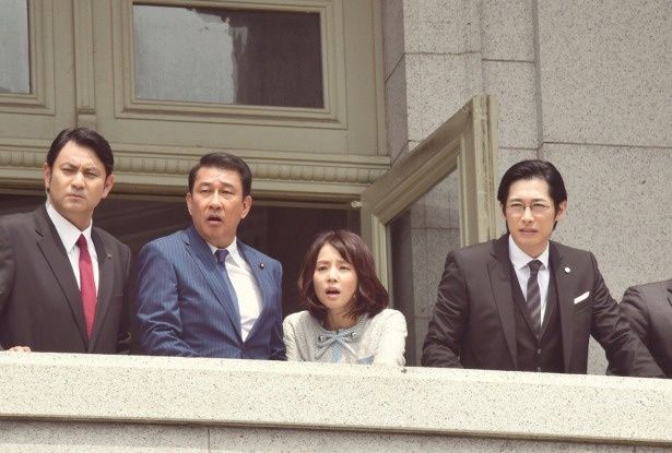 記憶喪失の事実を隠して、黒田総理は日々の公務をこなしていく