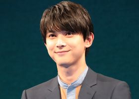 吉沢亮「青いというか、黒かった」という高校時代を告白！