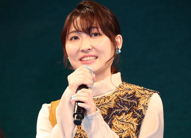 舞台挨拶に登壇した若山詩音